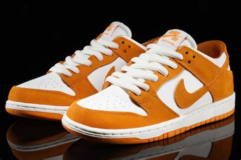 nike low dunks orange